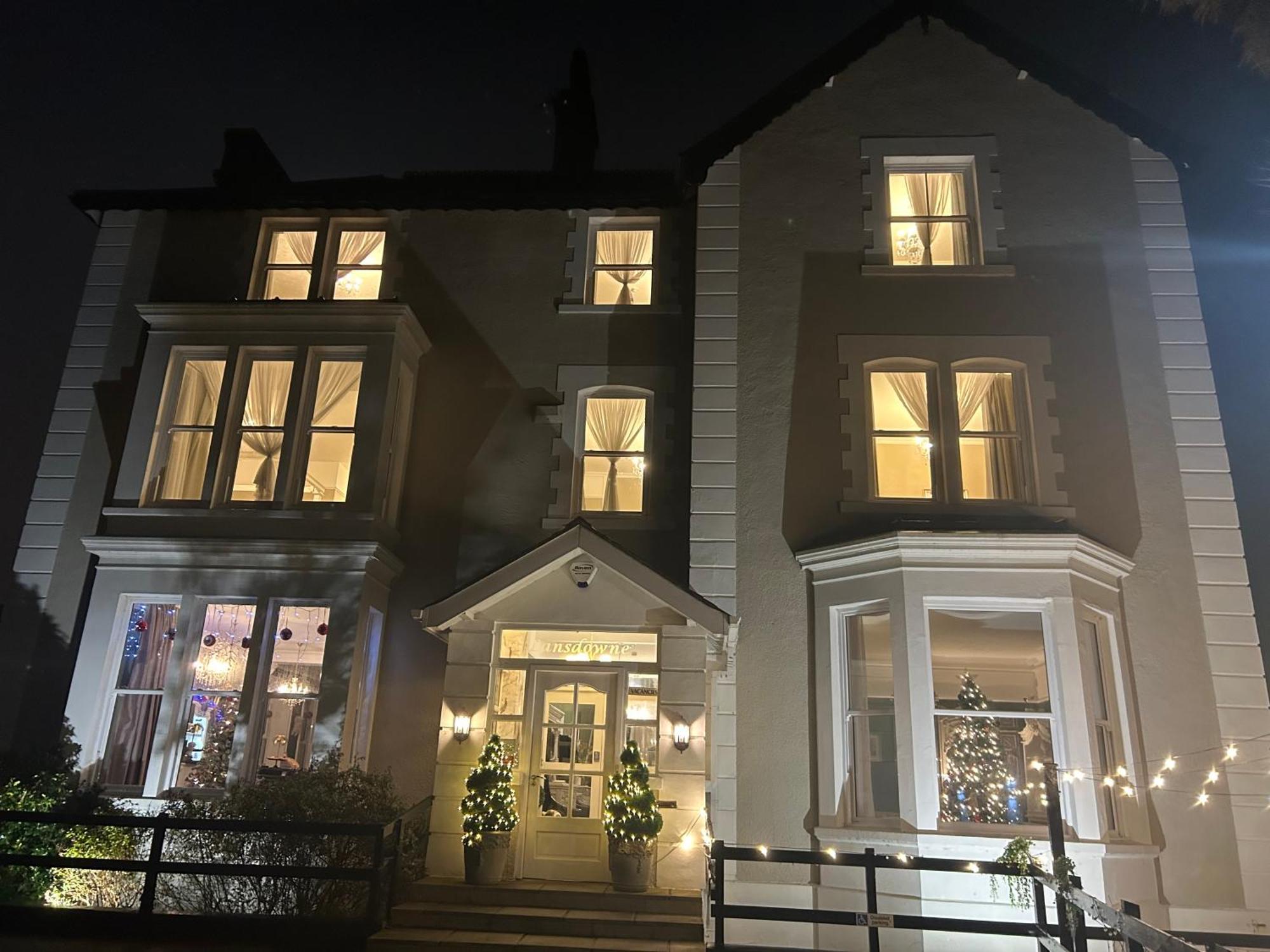 Lansdowne House With Private Car Park 호텔 랜디드노 외부 사진