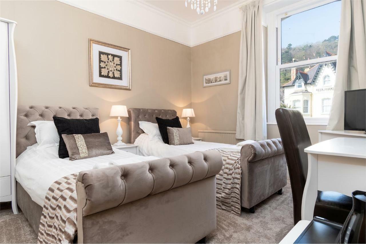 Lansdowne House With Private Car Park 호텔 랜디드노 외부 사진